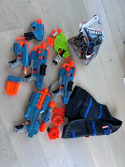 Nerf leksaksvapen set med väst och pilar