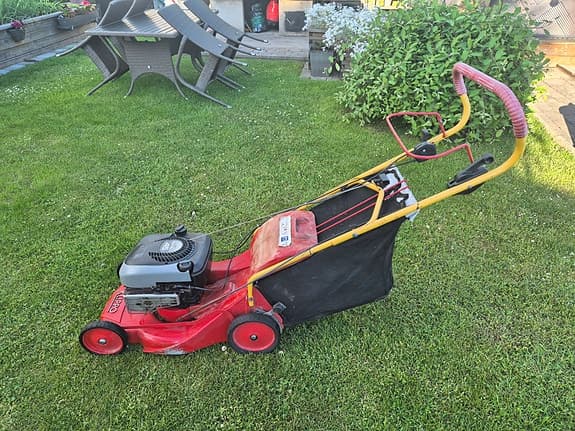 Klippo gräsklippare med uppsamlare + Stihl trimmer