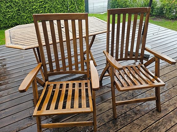 Trädgårdsbord 150x90 med 4 positionsstolar i teak.