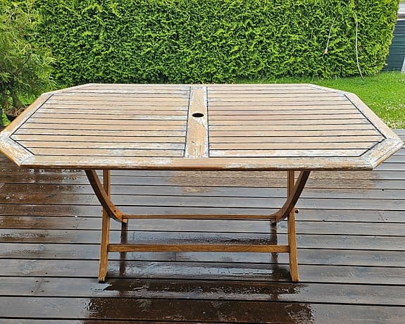 Trädgårdsbord 150x90 med 4 positionsstolar i teak.