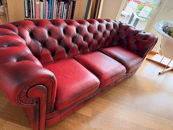 Chesterfield soffa och Barcelona fåtöljer säljes