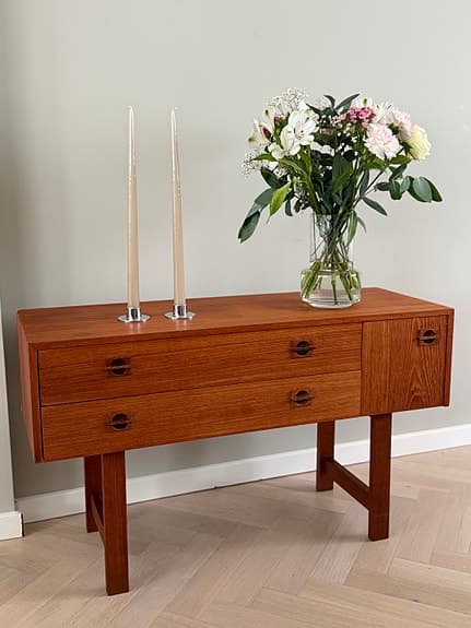 Teak byrå/sidobord 1950/60-tal