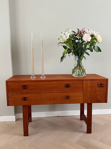 Teak byrå/sidobord 1950/60-tal