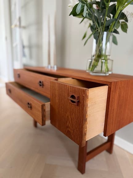 Teak byrå/sidobord 1950/60-tal