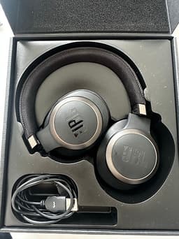 JBL Live 650BTNC trådlösa over-ear hörlurar svart