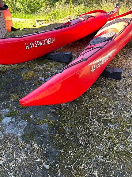 2x Havskajaker HAVSPADDELN + komplett utrustning – redo för skärgården direkt