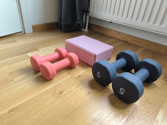 Hantlar (2 kg 5 kg) och yogablock hemmagym Rusta