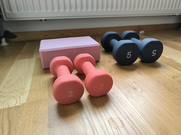 Hantlar (2 kg 5 kg) och yogablock hemmagym Rusta