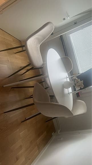 Matgrupp Mio Plaine – Runt vitt bord med 4 beige stolar