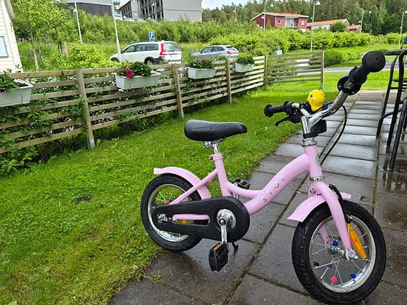 Rosa STOY barncykel 12 tum – fint skick!