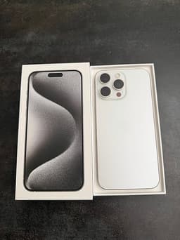 iPhone 15 Pro Max 256GB Vit Titanium – 8 000 kr