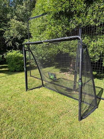 Fotbollsmål och rebounder med skyddsnät