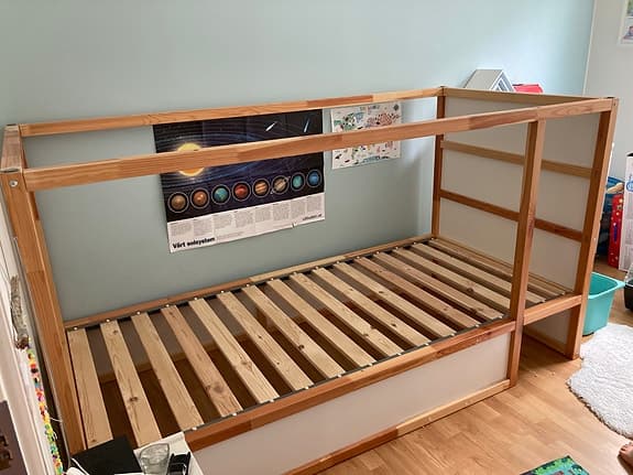 IKEA KURA vändbar juniorsäng 90x200 vit/furu