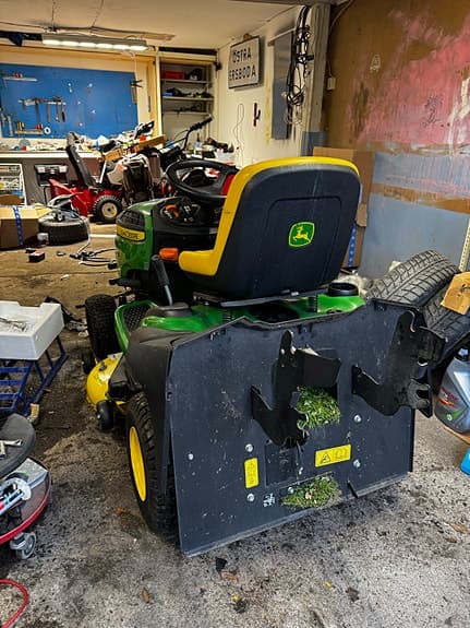 John Deere x155r med uppsamlare (111 timmar)