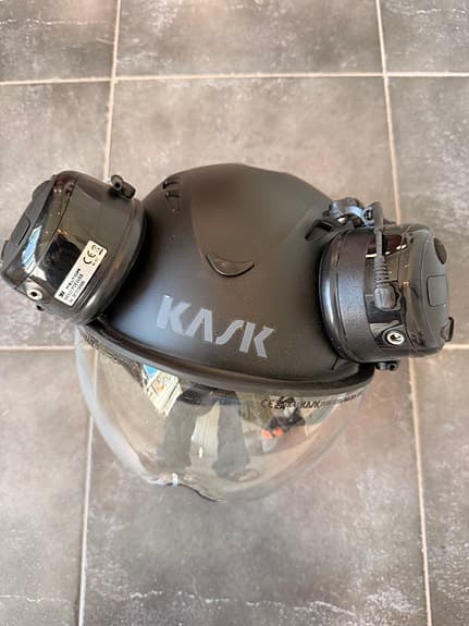 Skyddshjälm Kask Superplasma AQ med visir och 3M Peltor WS alert XP
