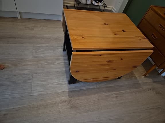 Fällbart bord