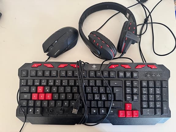 White Shark gaming-tangentbord, mus och headset svart/röd
