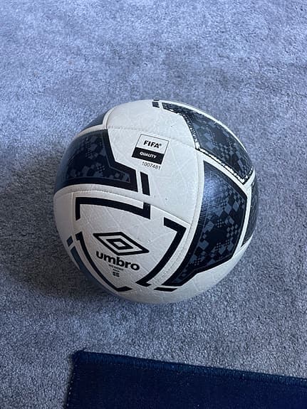 Umbro fotboll size 5 vit/svart