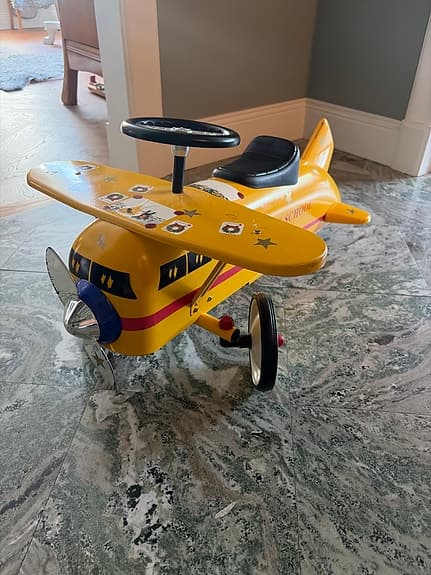 Gult flygplansåk fordon för barn