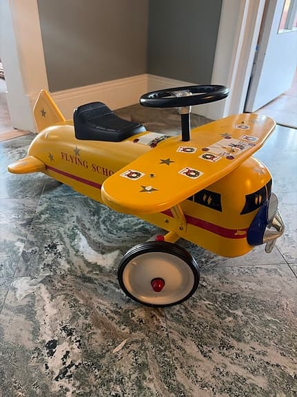 Gult flygplansåk fordon för barn