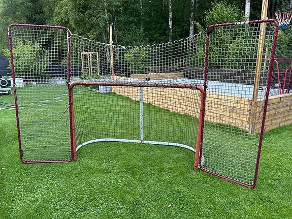 Ishockeymål med skyddsnät