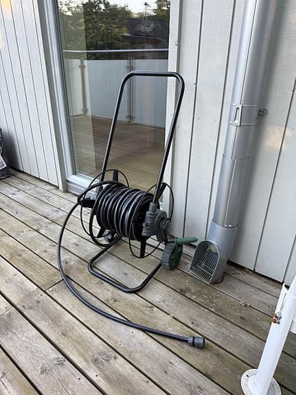 Slangvagn med 20 meter slang, kopplingar och sprutpistol