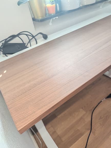 MITTZON Skrivbord sitt/stå, elektrisk valnötsfaner/vit