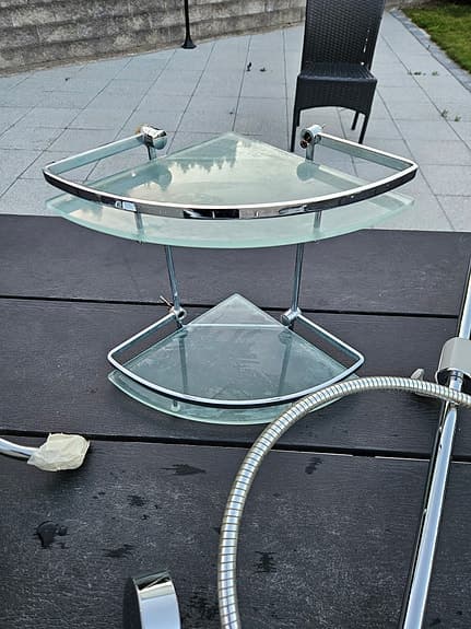 Duschset med termostatblandare och glas-hyllor krom