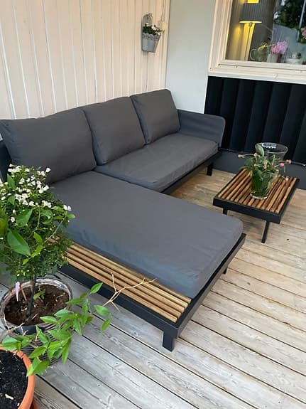 Utehörnsoffa med bord grå/svart