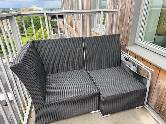 Svart konstrotting loungesoffa för uteplats/balkong
