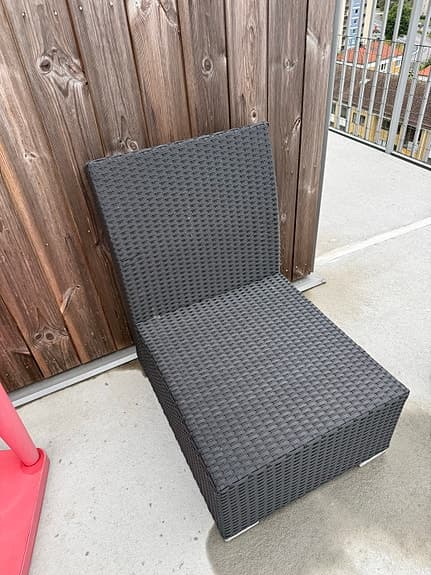 Svart konstrotting loungesoffa för uteplats/balkong
