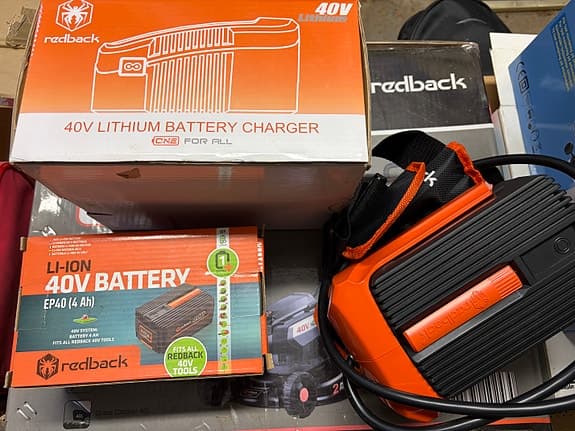 Självgående batteridriven gräsklippare helt ny i kartong