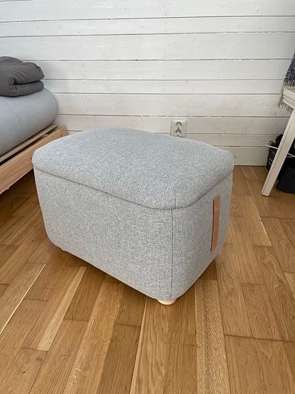 IKEA "Oskarshamn" fotpall/sittpall med förvaring ⏐ Grå/beige