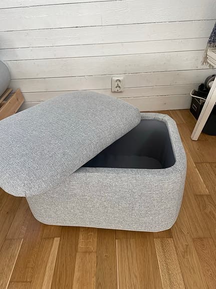 IKEA "Oskarshamn" fotpall/sittpall med förvaring ⏐ Grå/beige