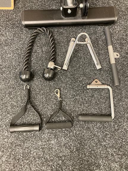 Kabelmaskin / lastdrag med vikter och flera handtag