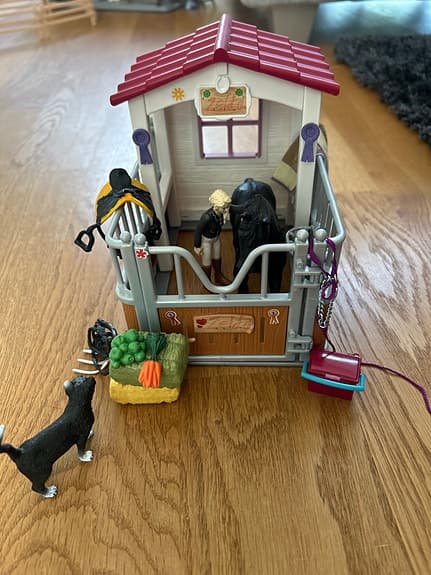 Schleich häststall med hästar och figur