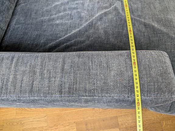 mörk blå soffa Modell Carlton