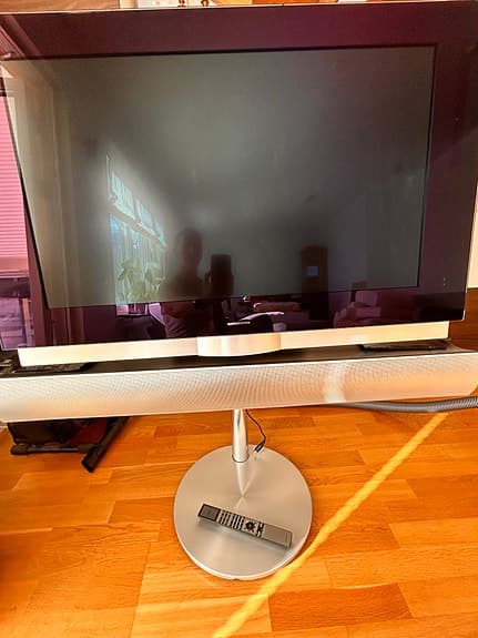 Bang & Olufsen BeoVision 7 40” med motorstativ, DVD och fjärrkontroll