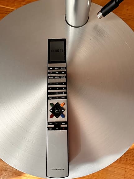 Bang & Olufsen BeoVision 7 40” med motorstativ, DVD och fjärrkontroll