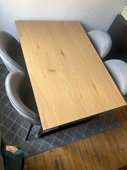 Stilren matgrupp från JYSK – Som ny!