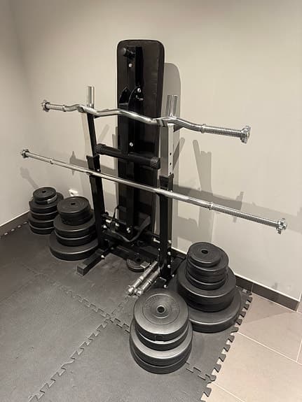 Komplett ställbar bänkpress, skivstång, curl och hantelset, träningsmatta