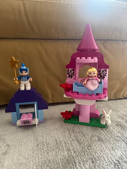 LEGO DUPLO Disney prinsesslott med figur. LEGO® DUPLO® Törnrosas saga