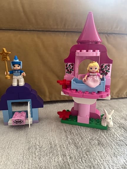 LEGO DUPLO Disney prinsesslott med figur. LEGO® DUPLO® Törnrosas saga