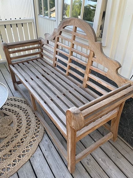 Trädgårds bänkar med ryggstöd