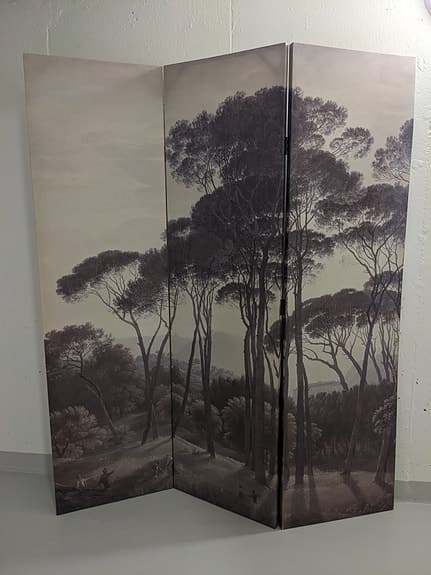 Rumsavdelare med skogsmotiv