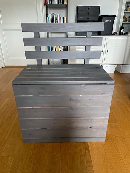 Sittbänk + förvaring: perfekt för liten balkong