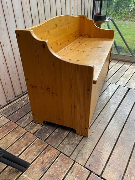 Träsoffa/bänk med förvaring