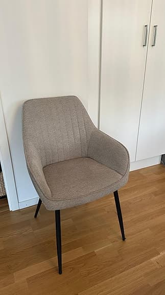 6 helt nya matstolar säljes!