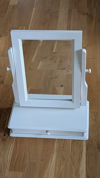 Bordsspegel med låda