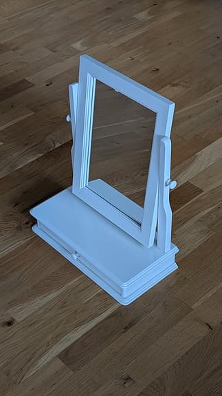 Bordsspegel med låda